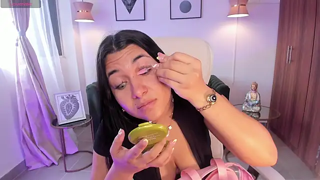 Snapshot of DANDARA_THOM chatting on 11-26-25, 07:26 DANDARA THOM online show from 11-26-25, 07:26