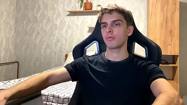 Snapshot of elliot_scott chatting on 09-23-25, 01:47 elliot scott online show from 09-23-25, 01:47