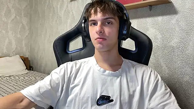 Snapshot of elliot_scott chatting on 10-01-25, 07:42 elliot scott online show from 10-01-25, 07:42