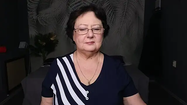 Margo Moll online show from 11-26-25, 04:35