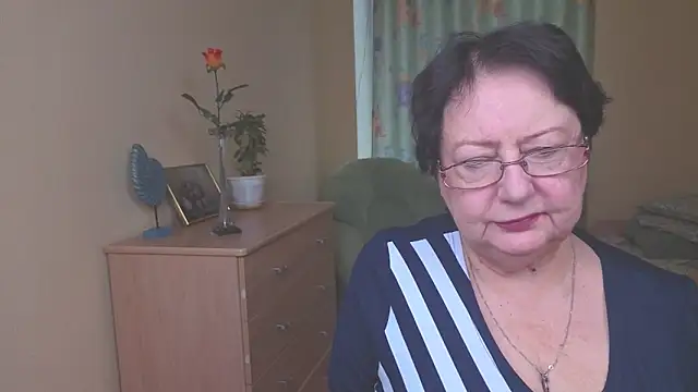 Margo Moll online show from 12-21-25, 08:43