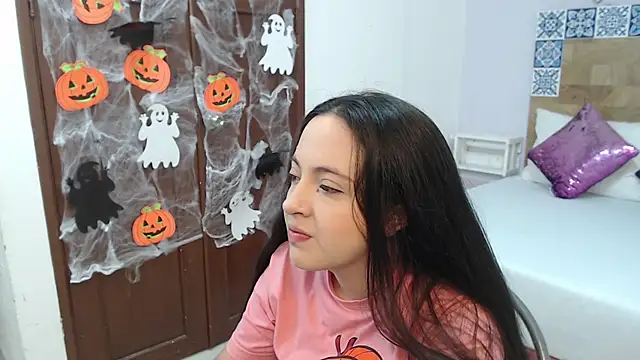 ScarletLevis online show from 10-15-25, 10:04