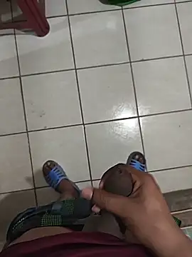 Snapshot of Genaro_Dickinson_69 chatting on 11-25-25, 06:02 Genaro Dickinson 69 online show from 11-25-25, 06:02