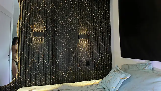 Snapshot of ZOETTAYLOR chatting on 11-13-25, 11:14 ZOETTAYLOR online show from 11-13-25, 11:14