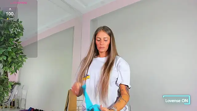 Snapshot of MayaHellen chatting on 09-09-25, 04:56 MayaHellen online show from 09-09-25, 04:56