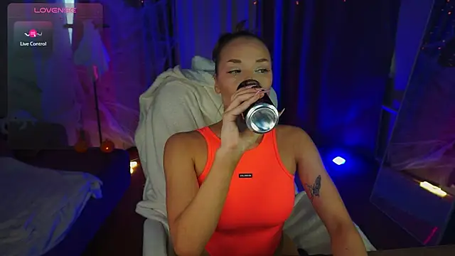 Snapshot of SPICY_KIM chatting on 10-31-25, 05:08 SPICY KIM online show from 10-31-25, 05:08