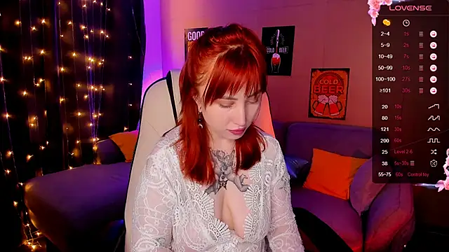 Snapshot of deboramoore chatting on 09-26-25, 02:15 deboramoore online show from 09-26-25, 02:15
