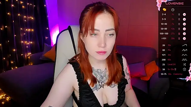 Snapshot of deboramoore chatting on 10-17-25, 02:26 deboramoore online show from 10-17-25, 02:26