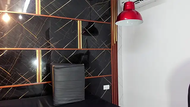 HannyThompson online show from 10-22-25, 06:40