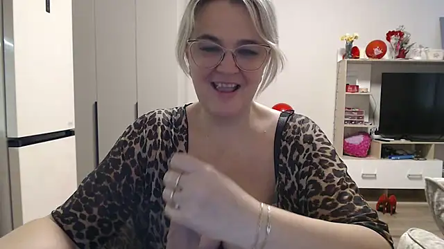 Snapshot of EleanoraDream chatting on 05-10-26, 07:13 EleanoraDream online show from 05-10-26, 07:13