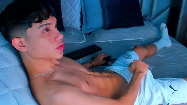 Sebax Young online show from 11-25-25, 01:33