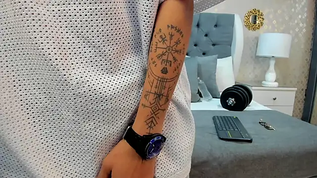 ZoeKrug online show from 09-22-25, 12:18