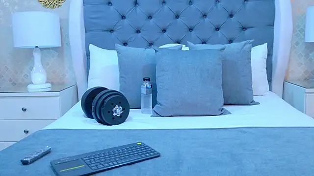 ZoeKrug online show from 11-05-25, 11:43