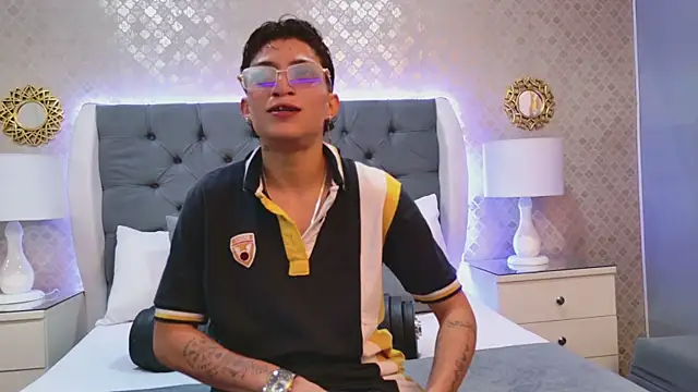 ZoeKrug online show from 12-16-25, 12:21