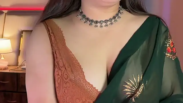 Snapshot of SunhariGirl chatting on 02-13-26, 03:35 SunhariGirl online show from 02-13-26, 03:35