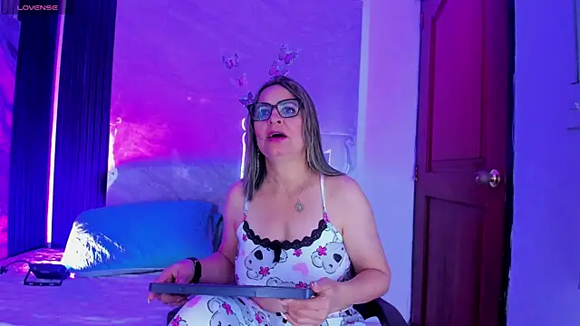 Agatha Pleasure online show from 04-23-26, 11:53