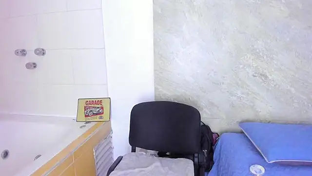 Snapshot of Agatha_Pleasure chatting on 07-04-26, 12:11 Agatha Pleasure online show from 07-04-26, 12:11