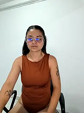 Coralinne   online show from 04-10-26, 01:11