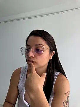 Coralinne   online show from 04-11-26, 03:38