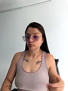 Coralinne   online show from 04-24-26, 03:03