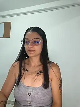 Coralinne   online show from 04-26-26, 01:03