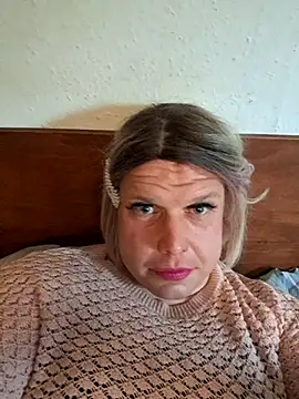 Snapshot of VanessaSissyGay chatting on 10-31-25, 07:20 VanessaSissyGay online show from 10-31-25, 07:20