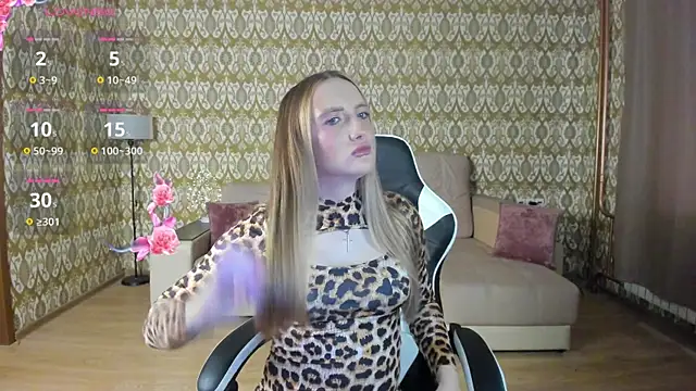 Snapshot of Vi_Luxy chatting on 05-13-26, 01:25 Vi Luxy online show from 05-13-26, 01:25