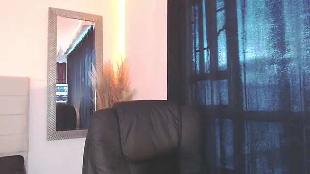 Snapshot of Anna_belly chatting on 09-08-25, 02:49 Anna belly online show from 09-08-25, 02:49