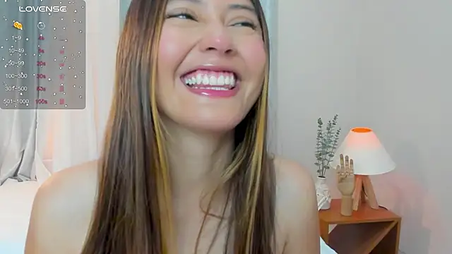 Snapshot of amy_innocent_1 chatting on 09-19-25, 01:56 amy innocent 1 online show from 09-19-25, 01:56