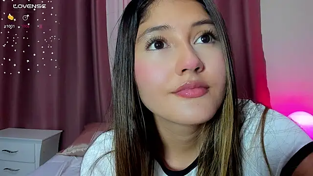 Snapshot of amy_innocent_1 chatting on 11-28-25, 08:00 amy innocent 1 online show from 11-28-25, 08:00