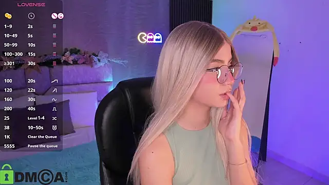 Arinextdoor online show from 12-19-25, 09:11