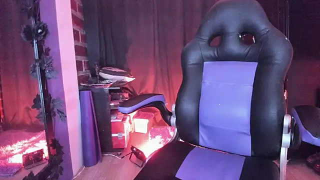 Snapshot of Katyuska_Sg1 chatting on 12-14-25, 08:35 Katyuska Sg1 online show from 12-14-25, 08:35