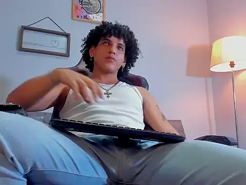 Snapshot of Xfire_boy69 chatting on 09-29-25, 04:12 Xfire boy69 online show from 09-29-25, 04:12