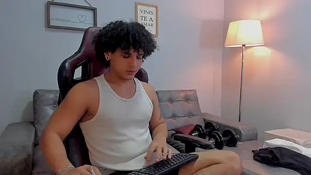 Snapshot of Xfire_boy69 chatting on 09-30-25, 02:33 Xfire boy69 online show from 09-30-25, 02:33