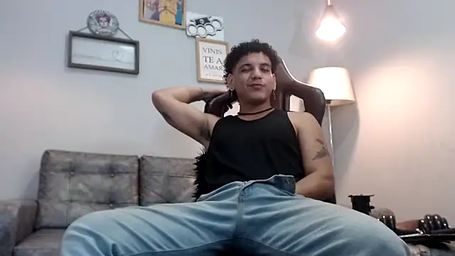 Snapshot of Xfire_boy69 chatting on 11-25-25, 12:38 Xfire boy69 online show from 11-25-25, 12:38