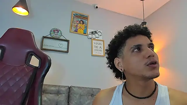 Snapshot of Xfire_boy69 chatting on 12-02-25, 02:01 Xfire boy69 online show from 12-02-25, 02:01