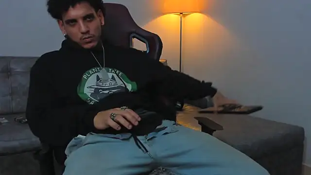 Snapshot of Xfire_boy69 chatting on 12-16-25, 02:16 Xfire boy69 online show from 12-16-25, 02:16