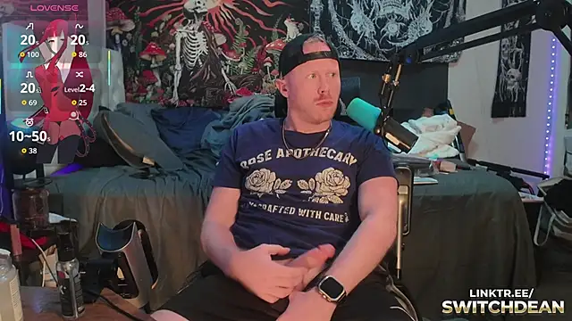 Snapshot of twunkdean chatting on 11-10-25, 11:37 twunkdean online show from 11-10-25, 11:37