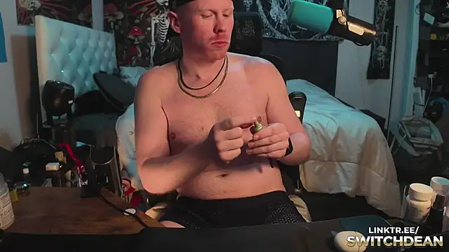 Snapshot of twunkdean chatting on 11-13-25, 05:34 twunkdean online show from 11-13-25, 05:34