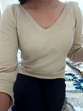 Snapshot of shilpa_r chatting on 11-25-25, 02:00 shilpa r online show from 11-25-25, 02:00