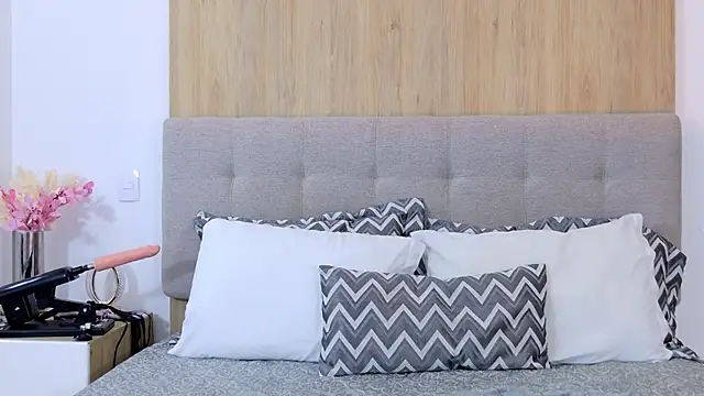 Snapshot of BeckySalas chatting on 10-30-25, 08:20 BeckySalas online show from 10-30-25, 08:20