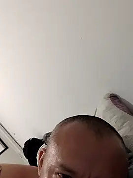 Snapshot of ScuffingBungalow chatting on 09-25-25, 04:05 ScuffingBungalow online show from 09-25-25, 04:05