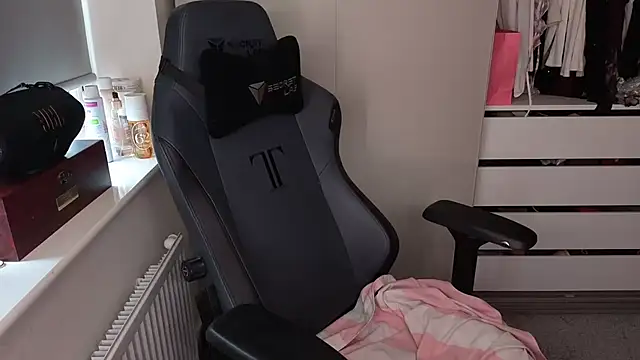 Lilly-Luscious online show from 03-29-26, 08:58