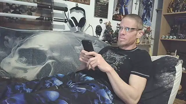 TomXXII online show from 04-06-26, 09:16