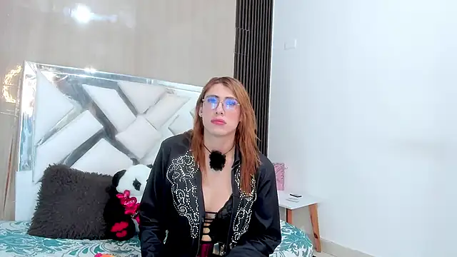 Snapshot of karen_matwell chatting on 10-28-25, 02:31 karen matwell online show from 10-28-25, 02:31