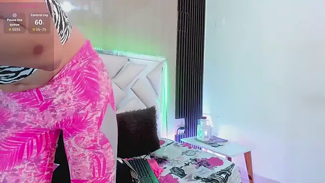 Snapshot of karen_matwell chatting on 11-15-25, 01:47 karen matwell online show from 11-15-25, 01:47