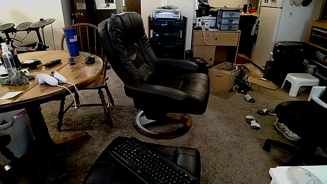 Snapshot of havethickcock chatting on 10-18-25, 03:42 havethickcock online show from 10-18-25, 03:42