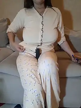 Snapshot of Rubi_9ahbouna chatting on 10-15-25, 11:49 Rubi 9ahbouna online show from 10-15-25, 11:49