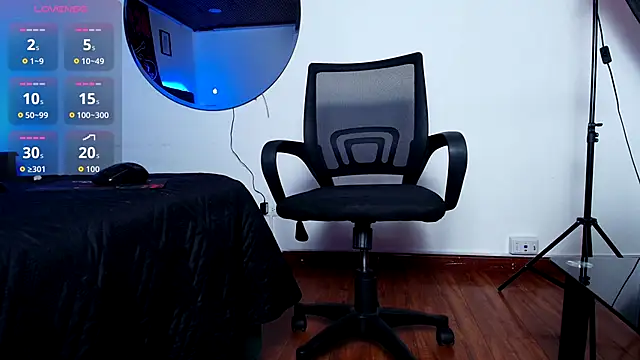 Snapshot of Alisse_Moore chatting on 10-07-25, 12:35 Alisse Moore online show from 10-07-25, 12:35