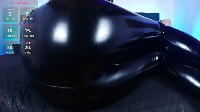 Snapshot of Alisse_Moore chatting on 10-10-25, 12:48 Alisse Moore online show from 10-10-25, 12:48